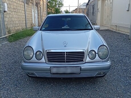 Mercedes E 200