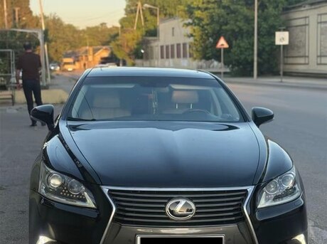 Lexus LS 460L
