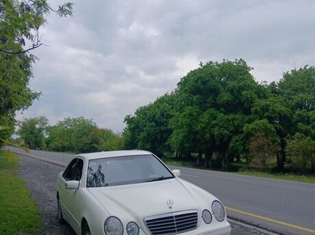 Mercedes E 220