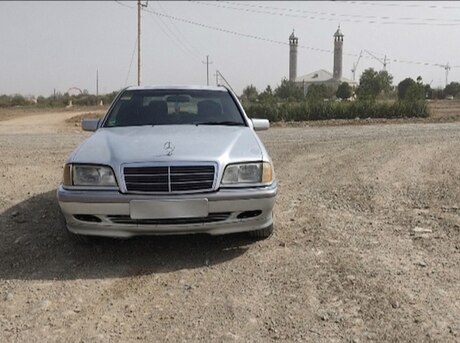 Mercedes C 180