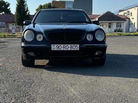 Mercedes E 240