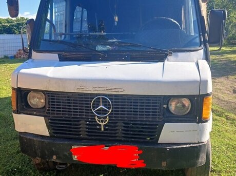 Mercedes 208 D