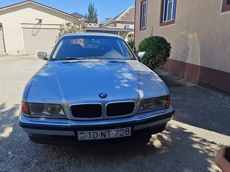 BMW 728