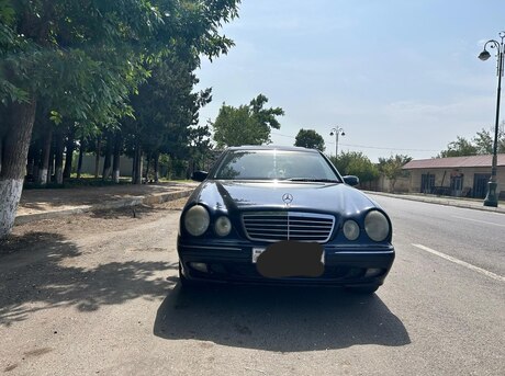 Mercedes E 200