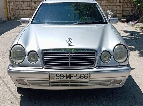 Mercedes E 240
