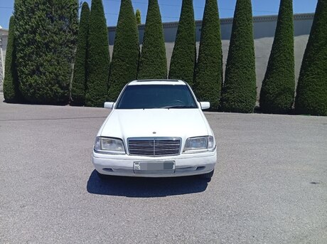 Mercedes C 200