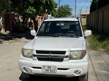 Mitsubishi Pajero io