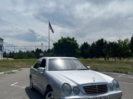 Mercedes E 220