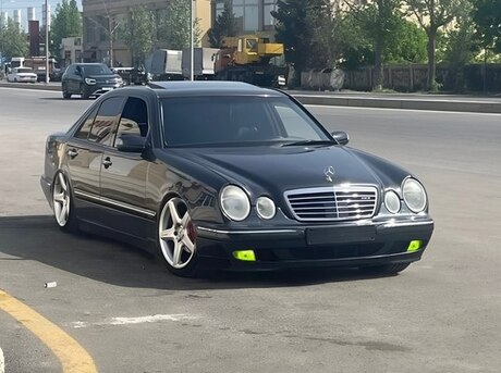 Mercedes E 240