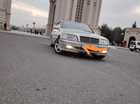 Mercedes C 180