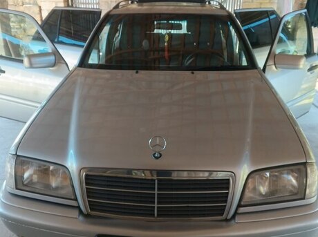 Mercedes C 180