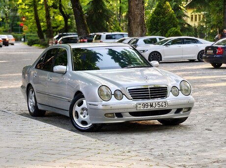 Mercedes E 220