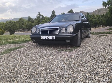 Mercedes E 230