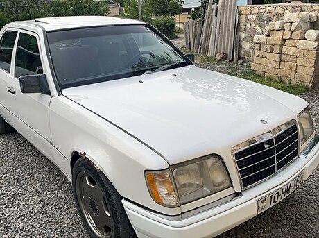 Mercedes 230 E