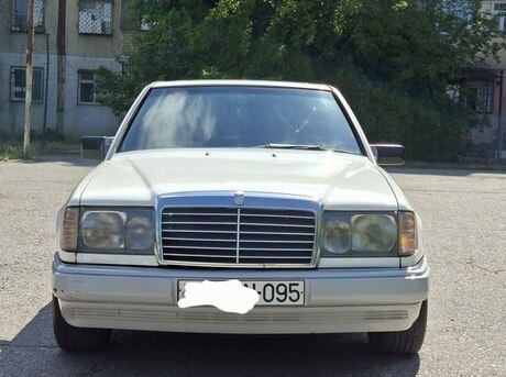Mercedes 230 E