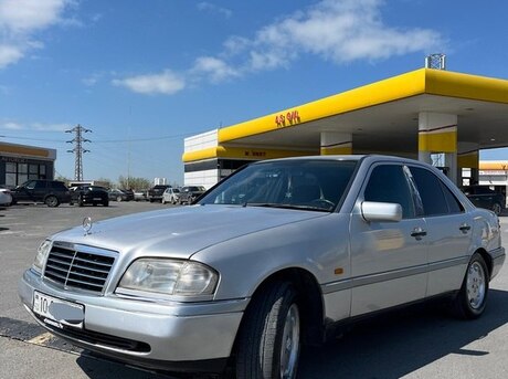 Mercedes C 200