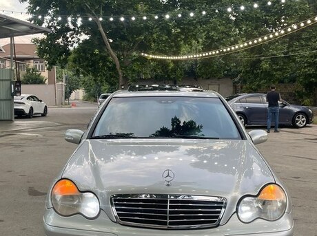 Mercedes C 200
