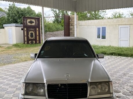 Mercedes 220 E