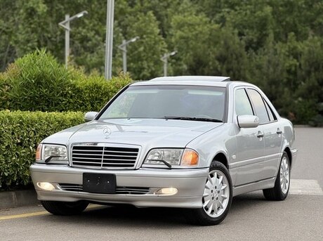 Mercedes C 200