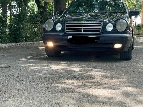 Mercedes E 230