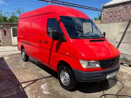Mercedes Sprinter 212