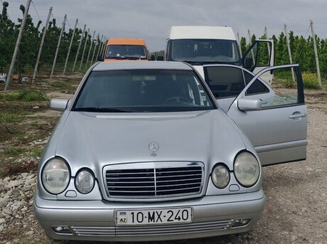 Mercedes E 240