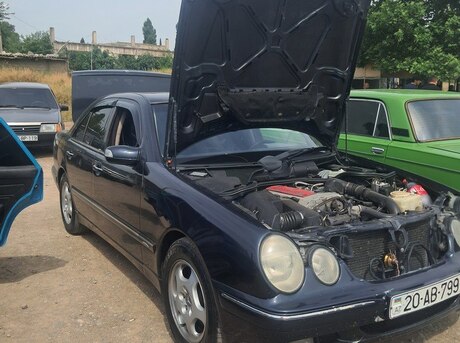 Mercedes E 200