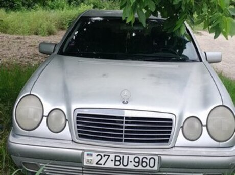 Mercedes E 240