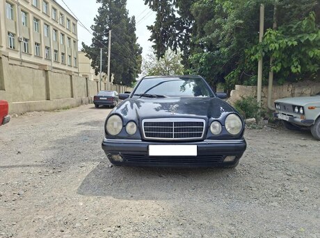 Mercedes E 200