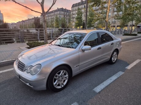 Mercedes C 200