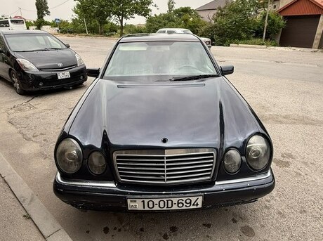 Mercedes E 230