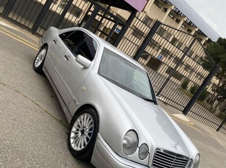 Mercedes E 240