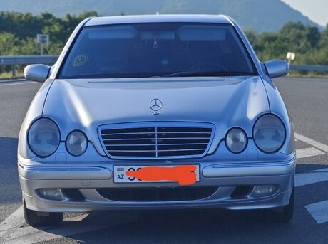 Mercedes E 240