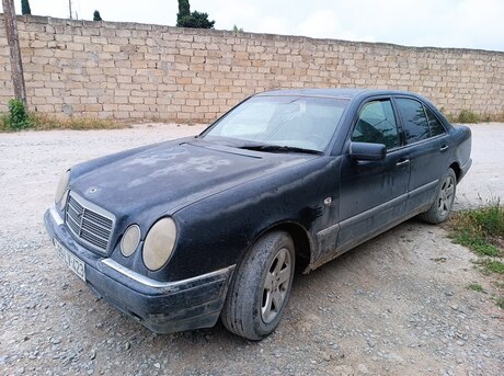 Mercedes E 200