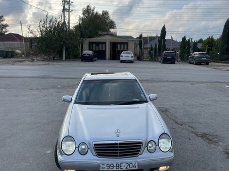 Mercedes E 200