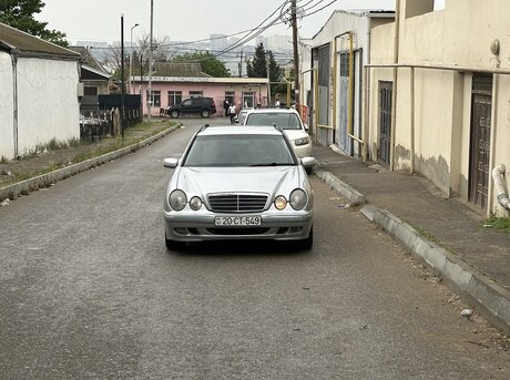 Mercedes E 240