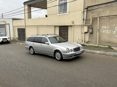 Mercedes E 240