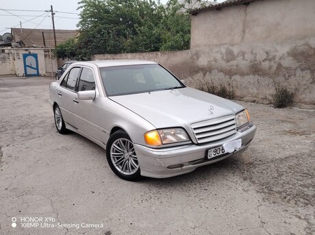 Mercedes C 200
