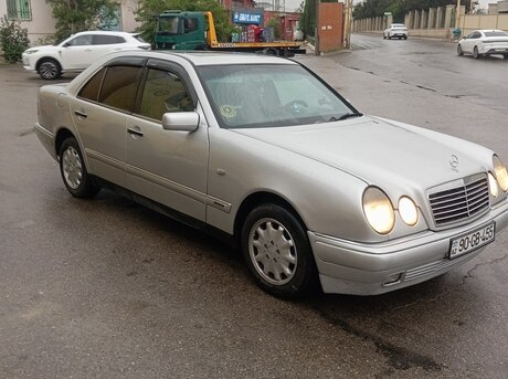 Mercedes E 230