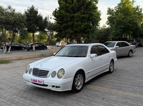 Mercedes E 220