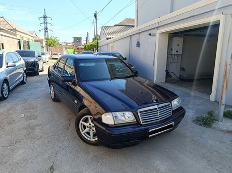 Mercedes C 180
