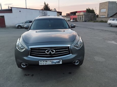Infiniti QX70