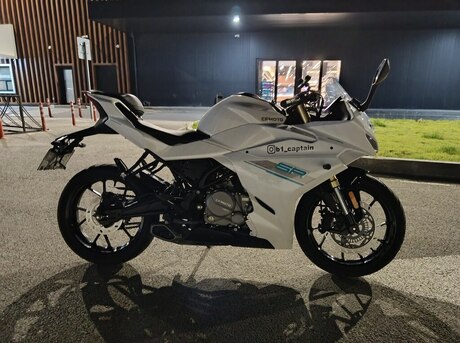 CFMOTO 250 SR