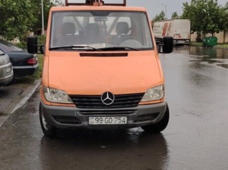 Mercedes Sprinter 208
