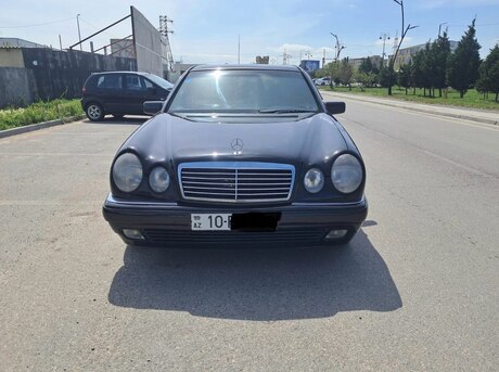 Mercedes E 230