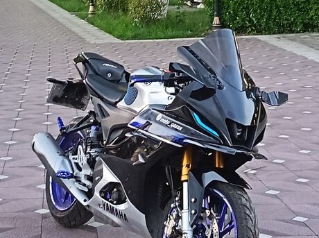 Yamaha R15M