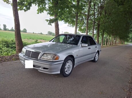 Mercedes C 200