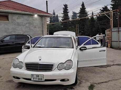 Mercedes C 240