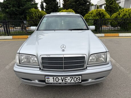 Mercedes C 200