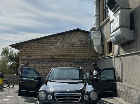 Mercedes E 220